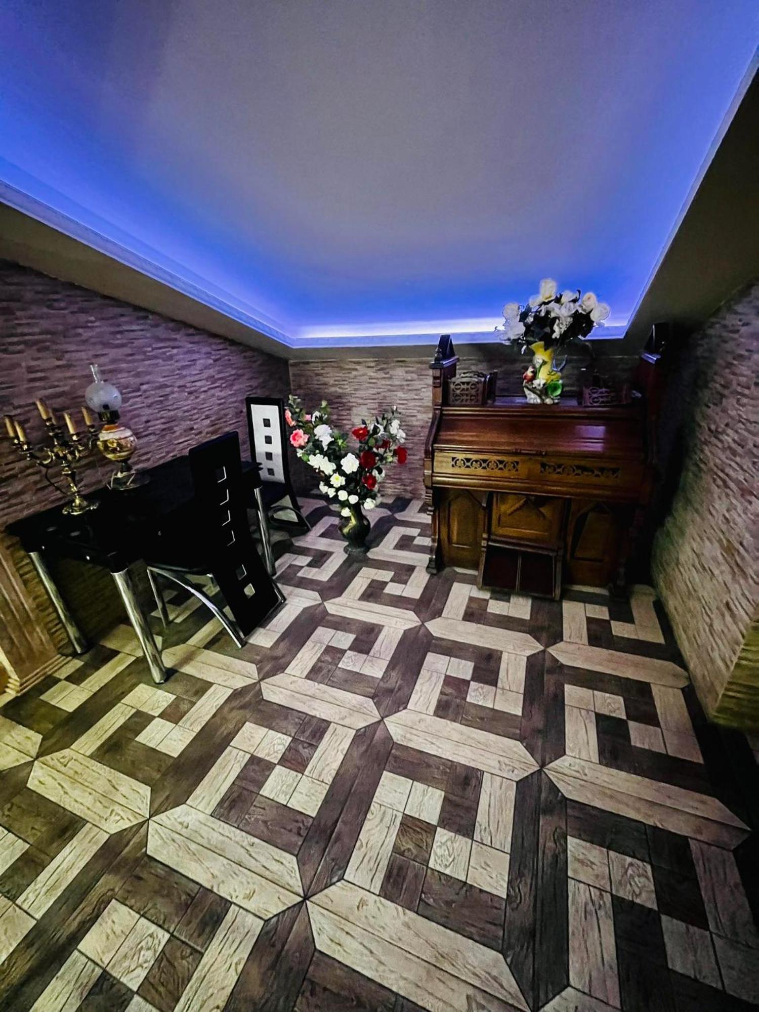 Lux Palace Hotel Кутаїсі Екстер'єр фото