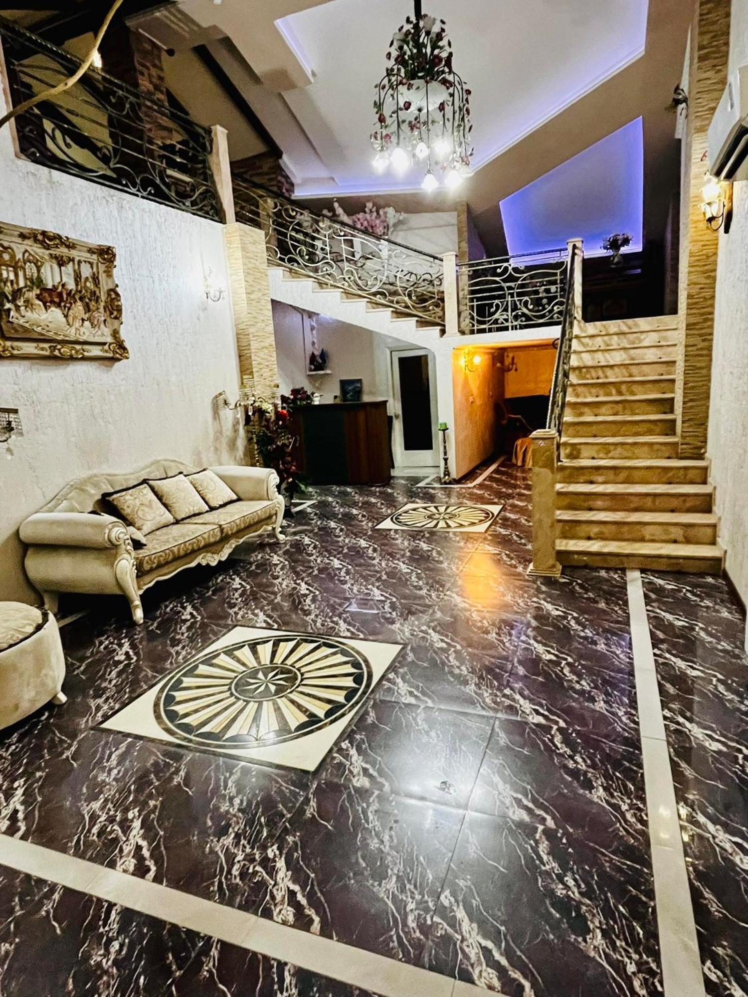 Lux Palace Hotel Кутаїсі Екстер'єр фото