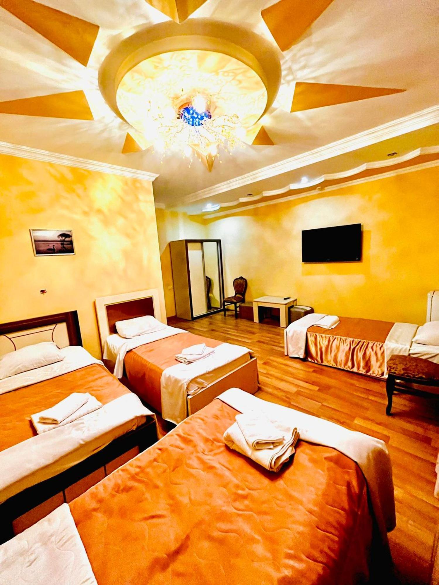 Lux Palace Hotel Кутаїсі Екстер'єр фото