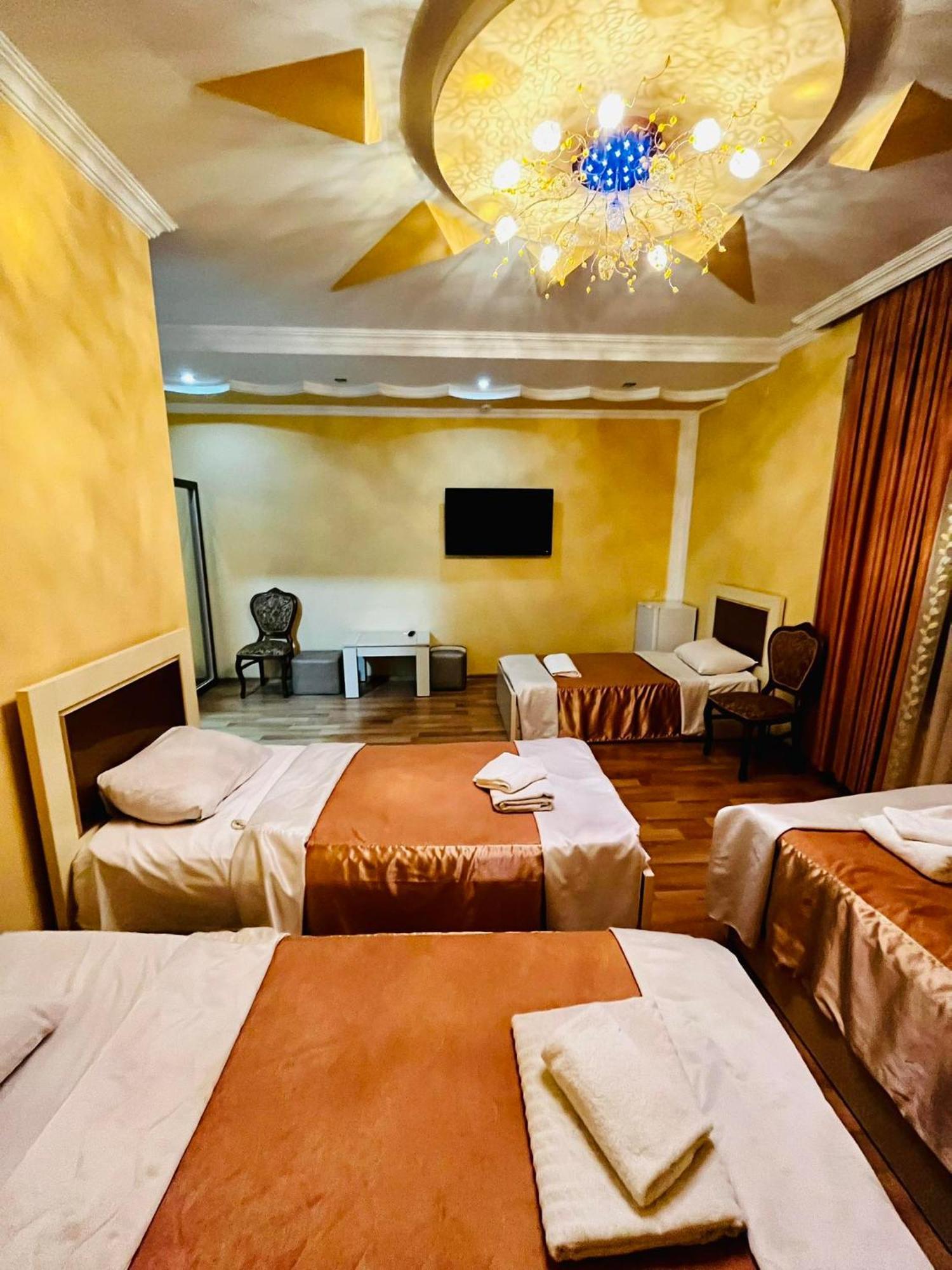 Lux Palace Hotel Кутаїсі Екстер'єр фото