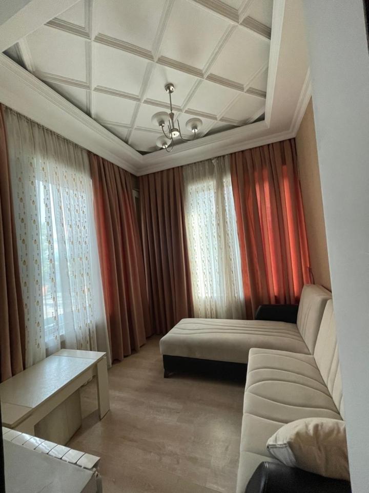 Lux Palace Hotel Кутаїсі Екстер'єр фото