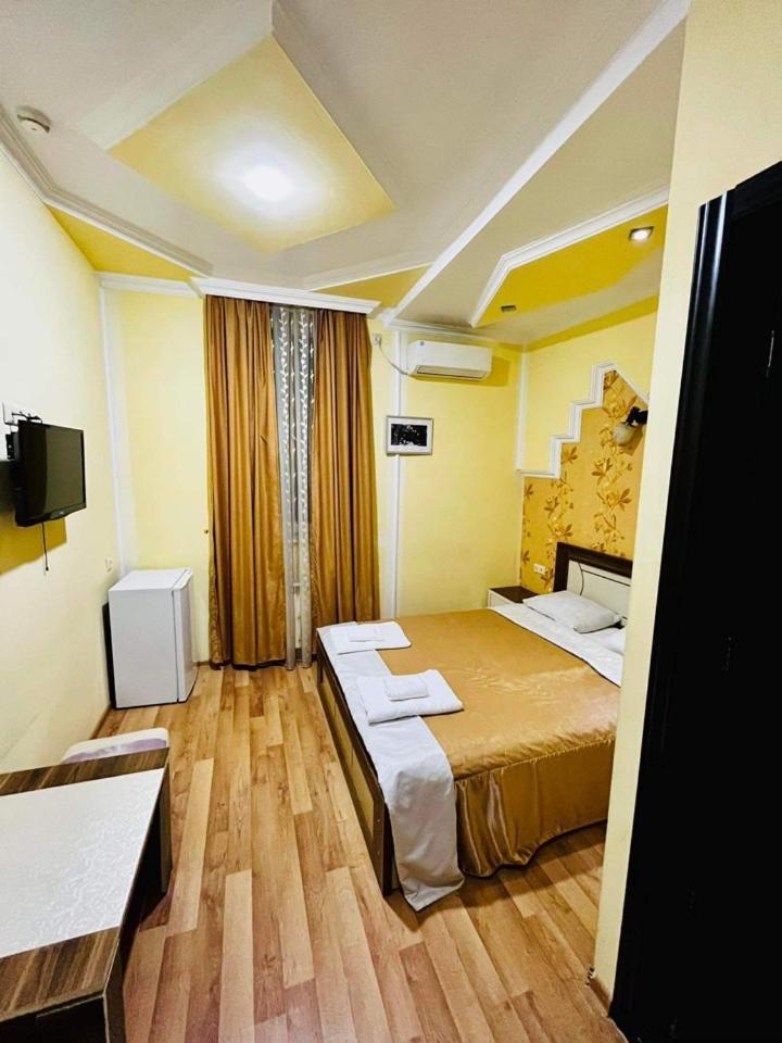 Lux Palace Hotel Кутаїсі Екстер'єр фото