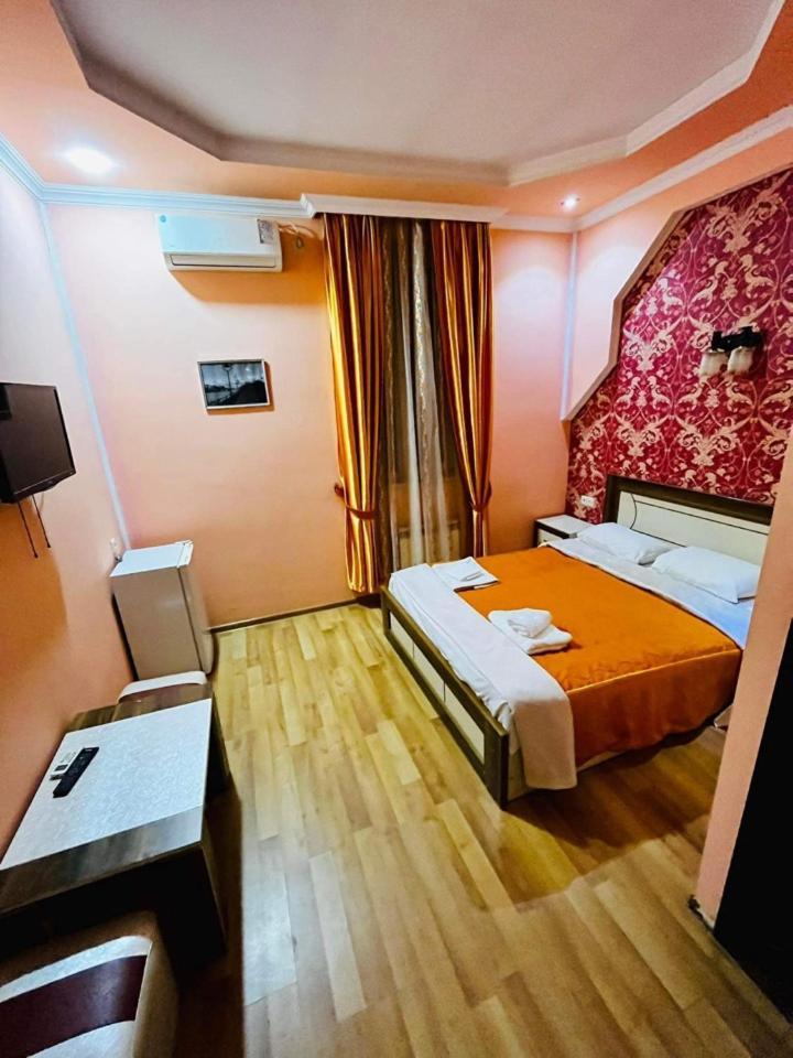 Lux Palace Hotel Кутаїсі Екстер'єр фото