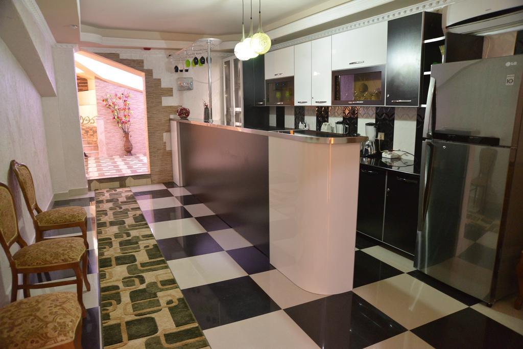 Lux Palace Hotel Кутаїсі Екстер'єр фото