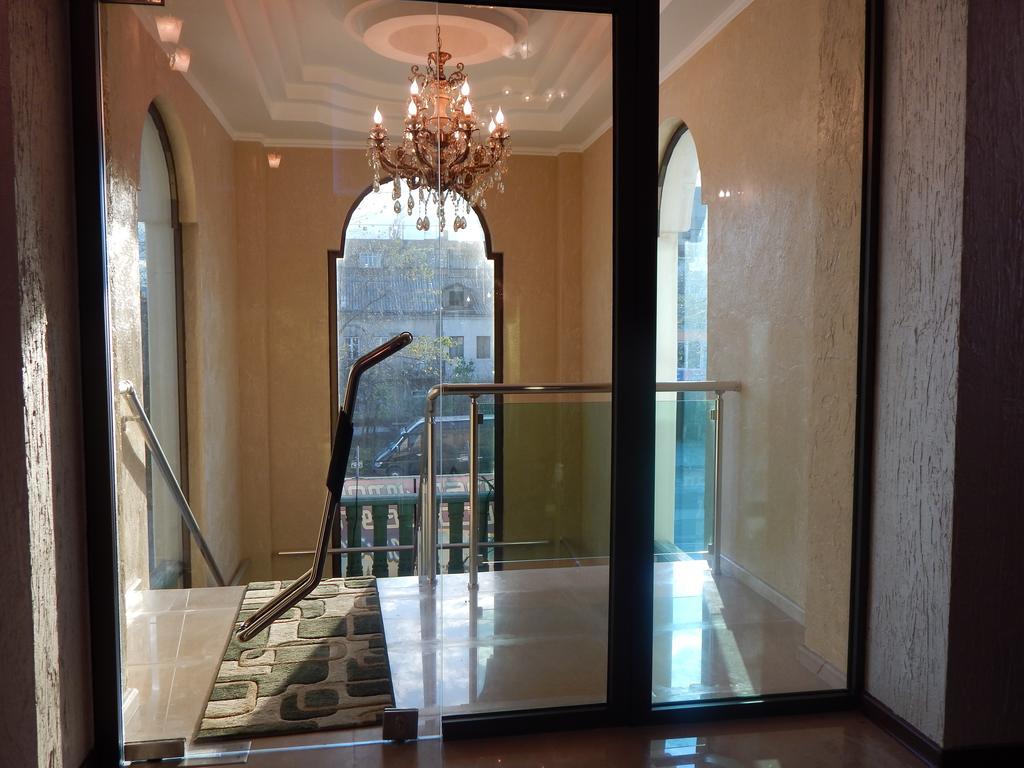 Lux Palace Hotel Кутаїсі Екстер'єр фото
