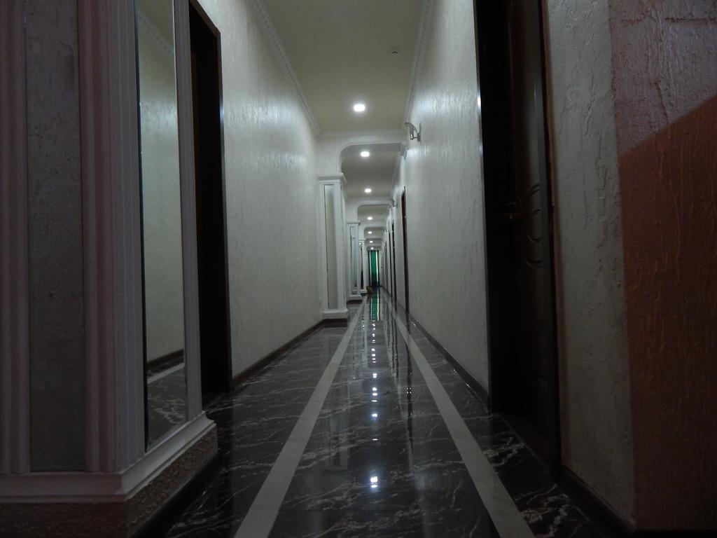 Lux Palace Hotel Кутаїсі Екстер'єр фото