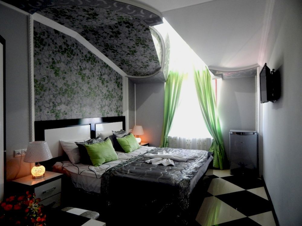 Lux Palace Hotel Кутаїсі Екстер'єр фото